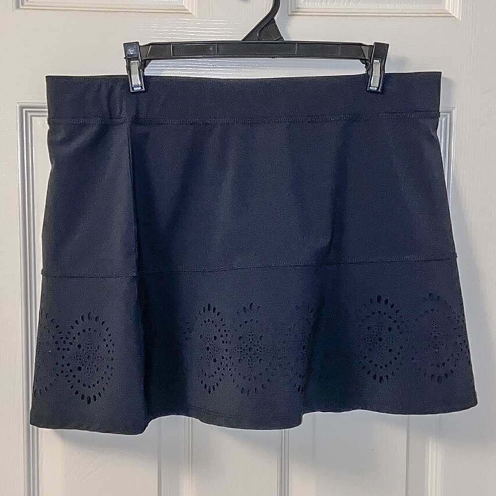 NWOT Vineyard Vines Black Laser Cut Skort